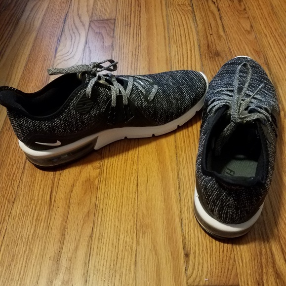 Nike shoes - Picture 2 of 2